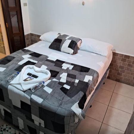 Hotel Kamelot Parque Central Quetzaltenango Dış mekan fotoğraf