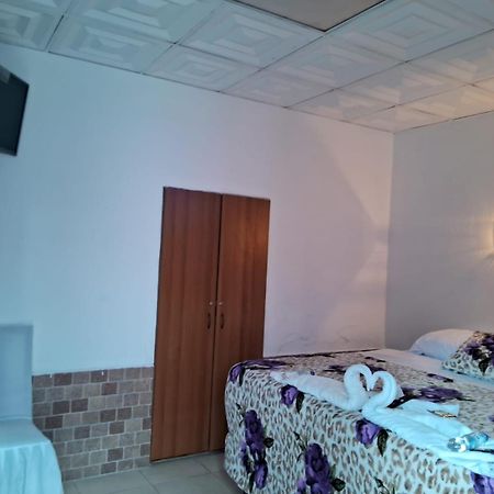 Hotel Kamelot Parque Central Quetzaltenango Dış mekan fotoğraf