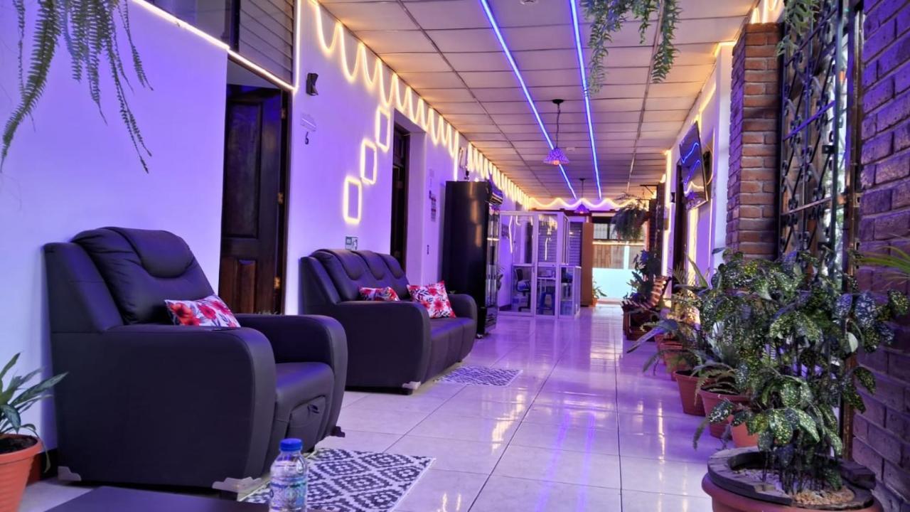 Hotel Kamelot Parque Central Quetzaltenango Dış mekan fotoğraf