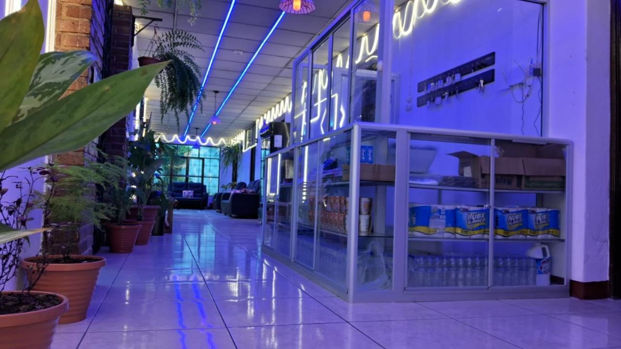 Hotel Kamelot Parque Central Quetzaltenango Dış mekan fotoğraf