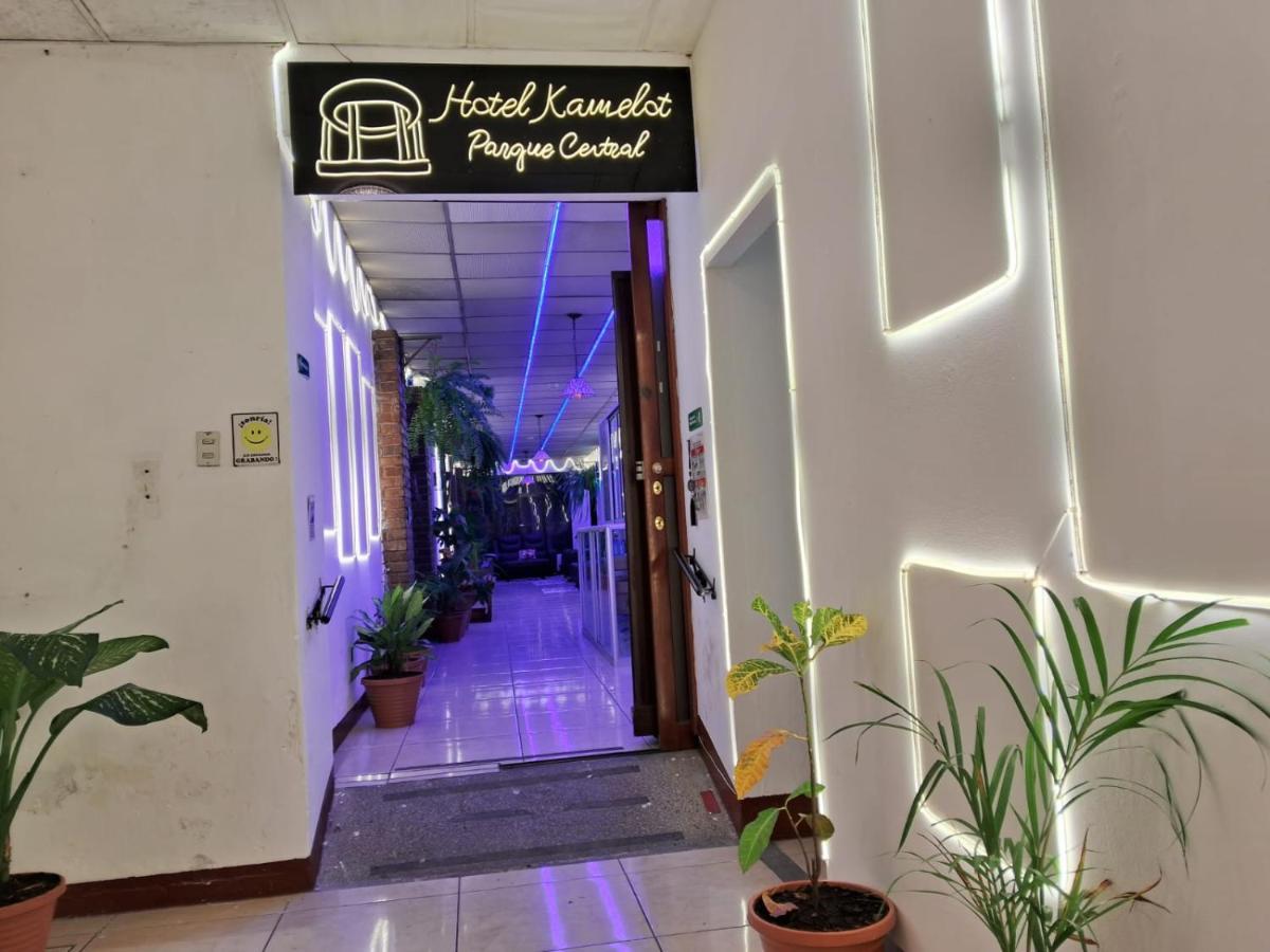 Hotel Kamelot Parque Central Quetzaltenango Dış mekan fotoğraf