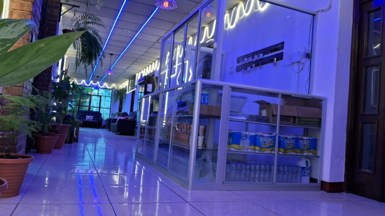 Hotel Kamelot Parque Central Quetzaltenango Dış mekan fotoğraf