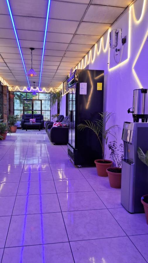 Hotel Kamelot Parque Central Quetzaltenango Dış mekan fotoğraf