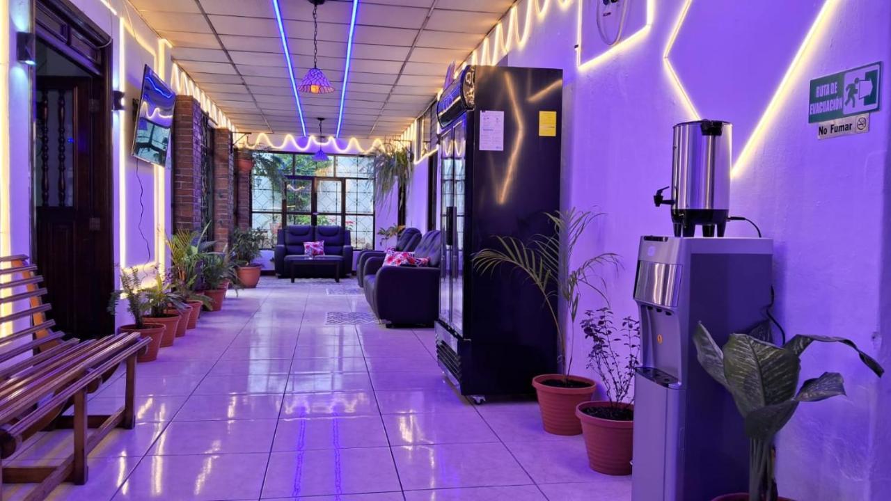 Hotel Kamelot Parque Central Quetzaltenango Dış mekan fotoğraf
