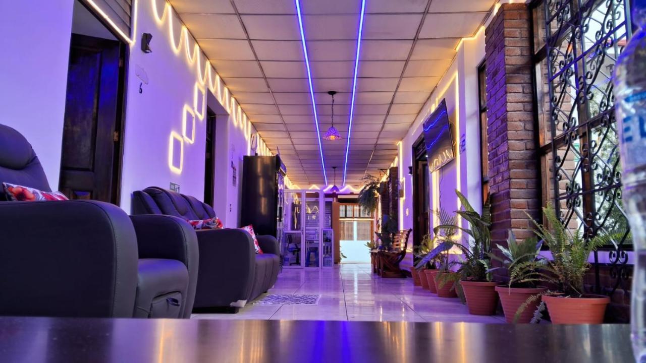 Hotel Kamelot Parque Central Quetzaltenango Dış mekan fotoğraf