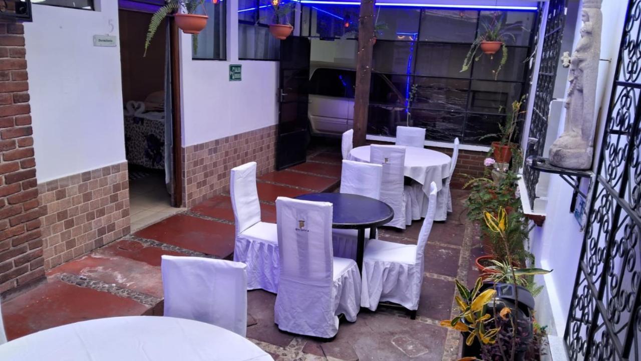 Hotel Kamelot Parque Central Quetzaltenango Dış mekan fotoğraf