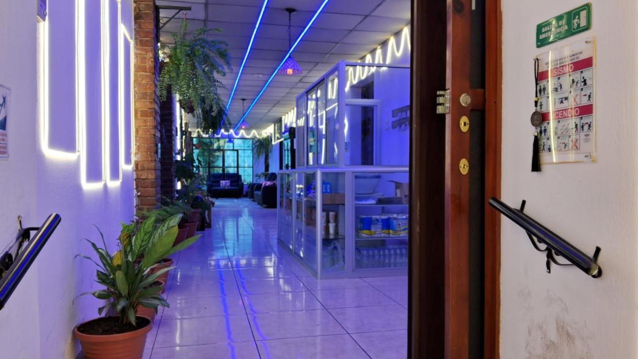 Hotel Kamelot Parque Central Quetzaltenango Dış mekan fotoğraf