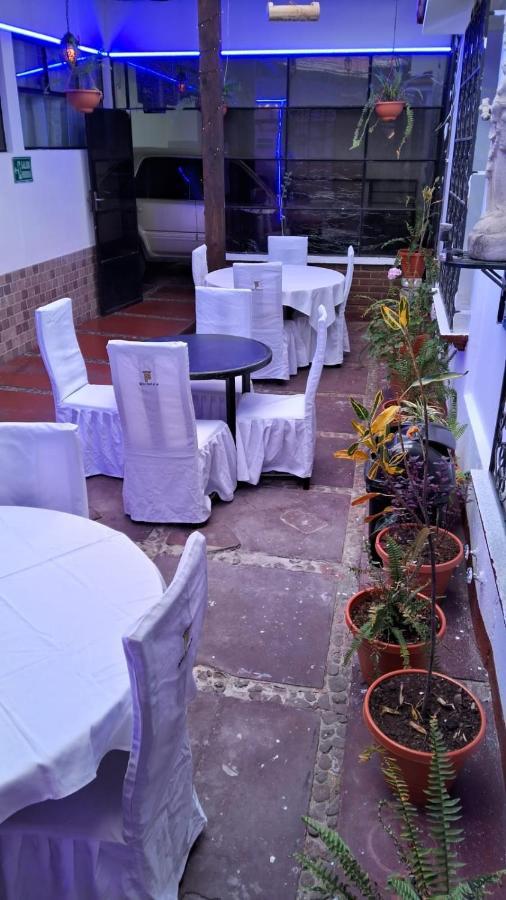 Hotel Kamelot Parque Central Quetzaltenango Dış mekan fotoğraf