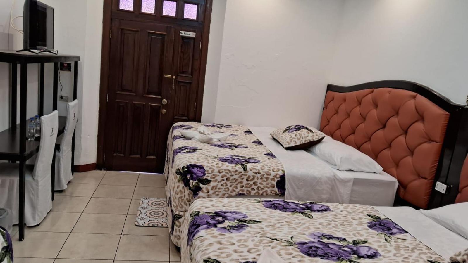 Hotel Kamelot Parque Central Quetzaltenango Dış mekan fotoğraf