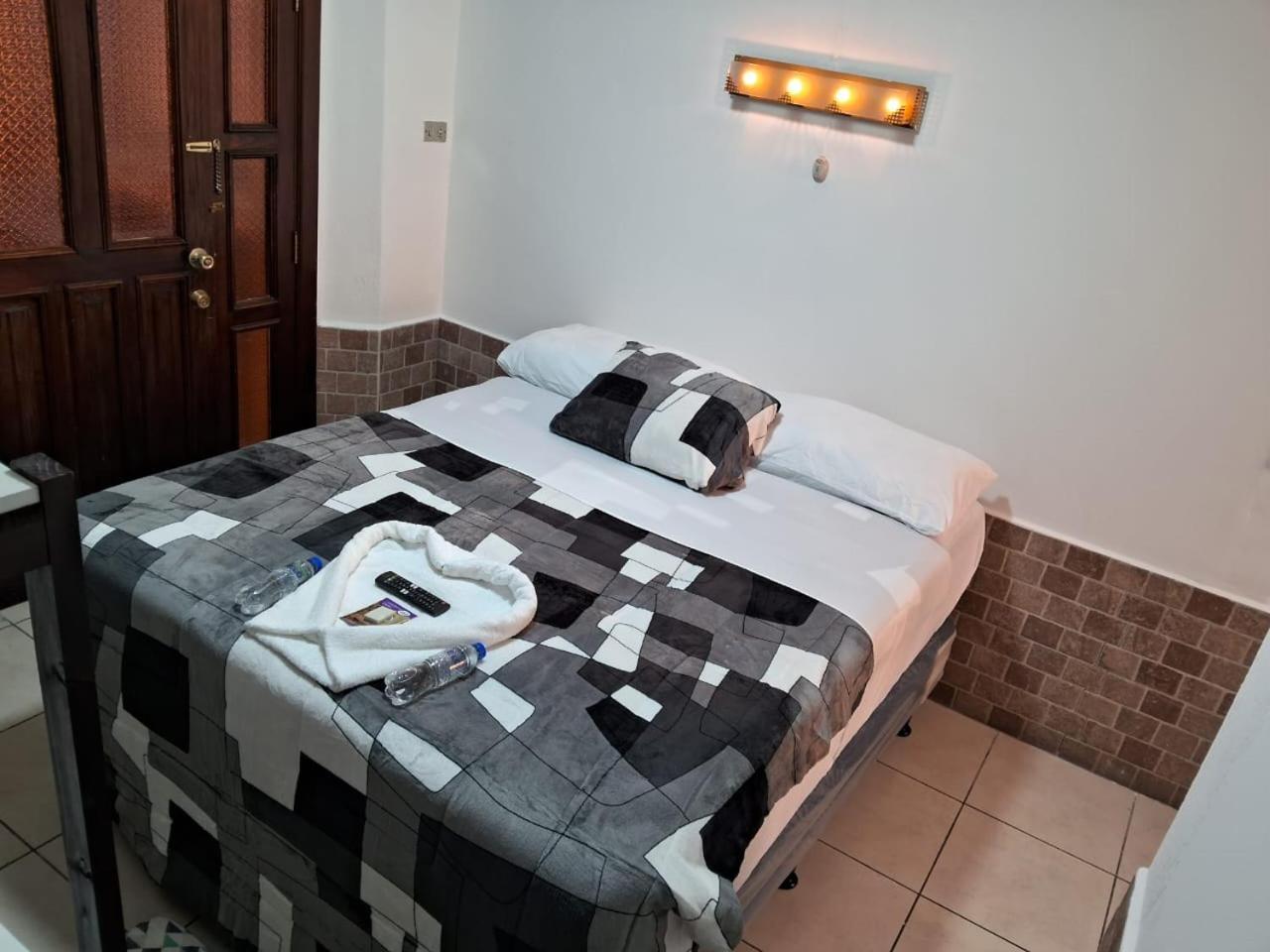 Hotel Kamelot Parque Central Quetzaltenango Dış mekan fotoğraf