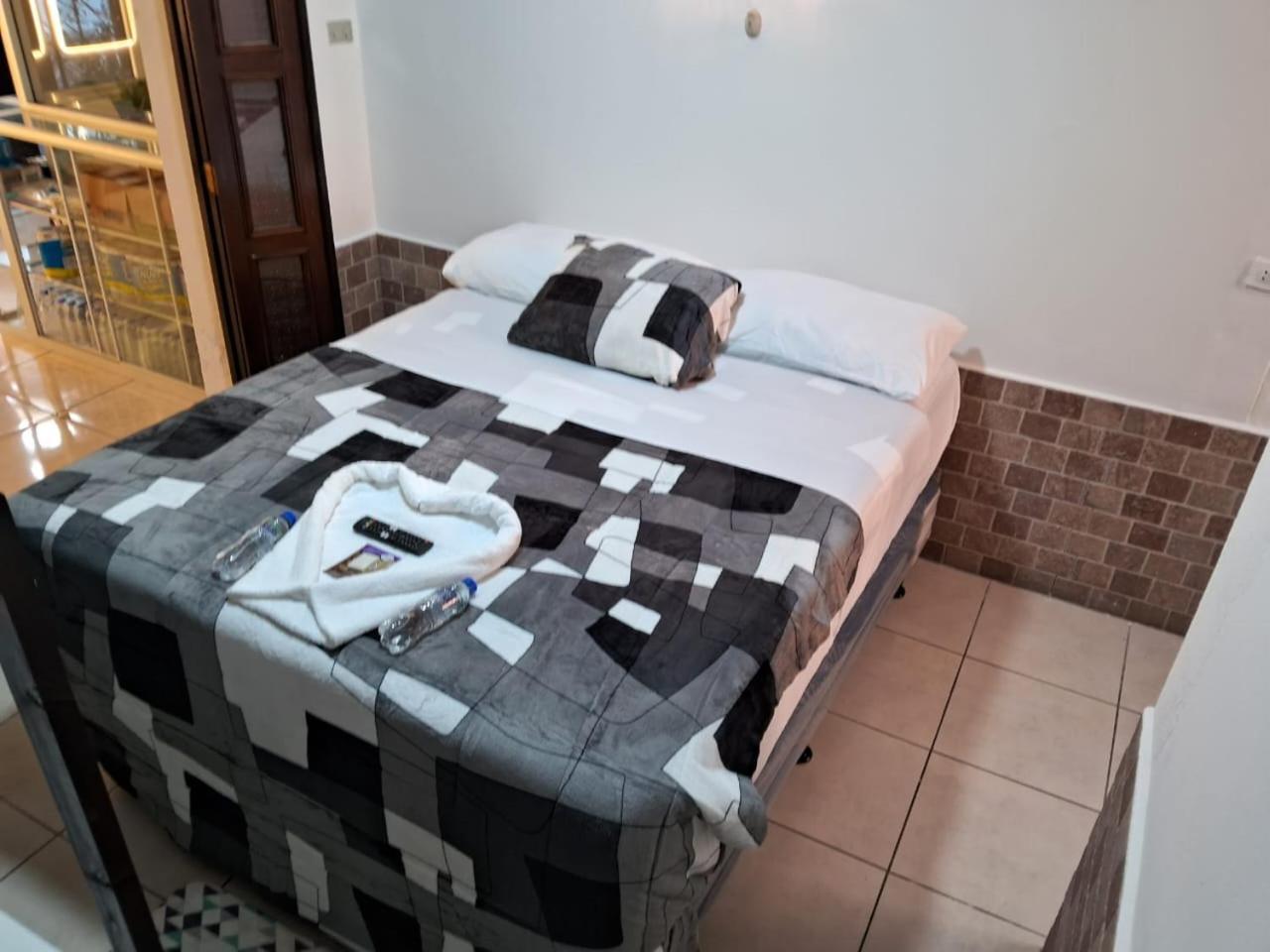 Hotel Kamelot Parque Central Quetzaltenango Dış mekan fotoğraf
