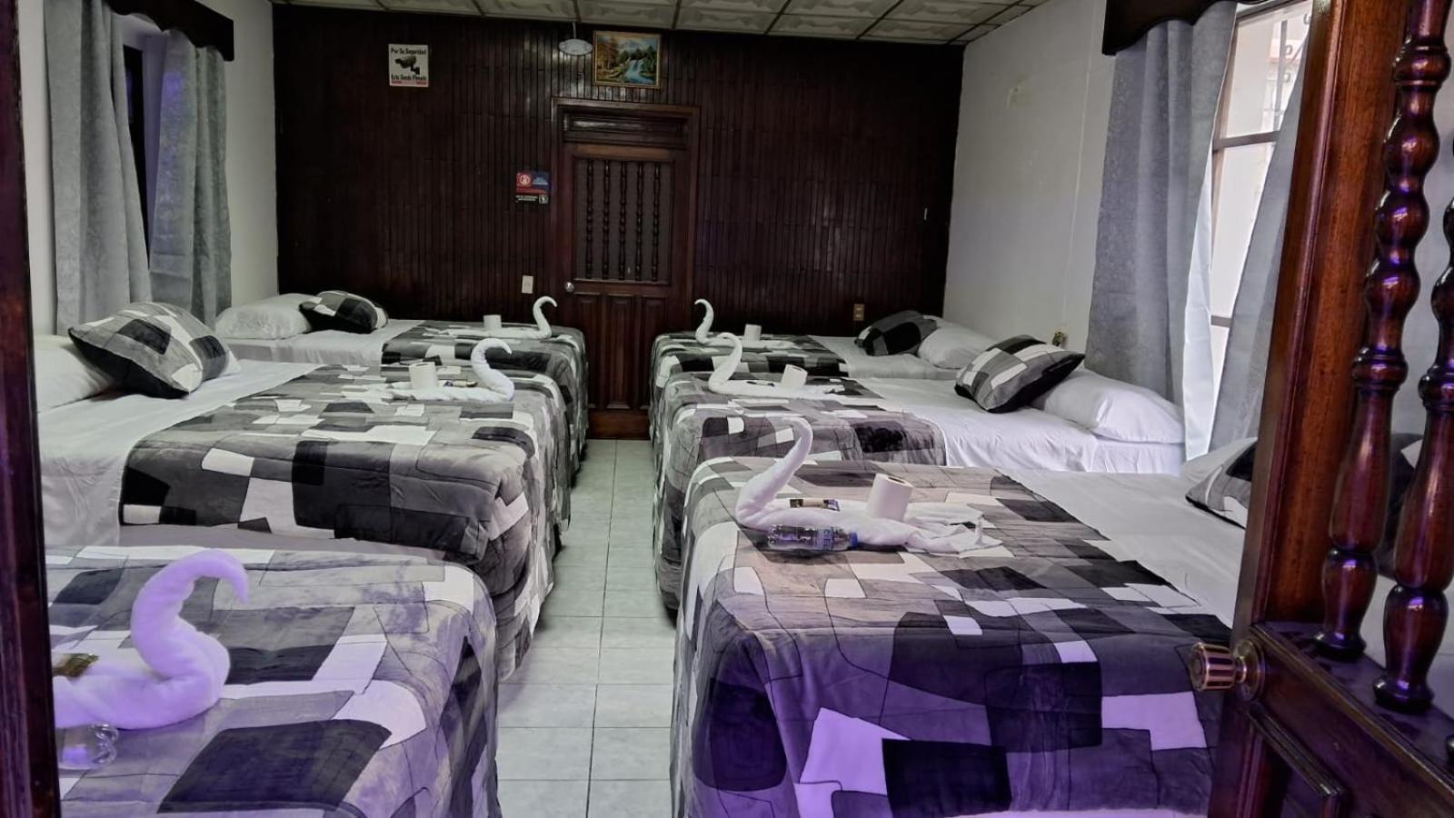 Hotel Kamelot Parque Central Quetzaltenango Dış mekan fotoğraf