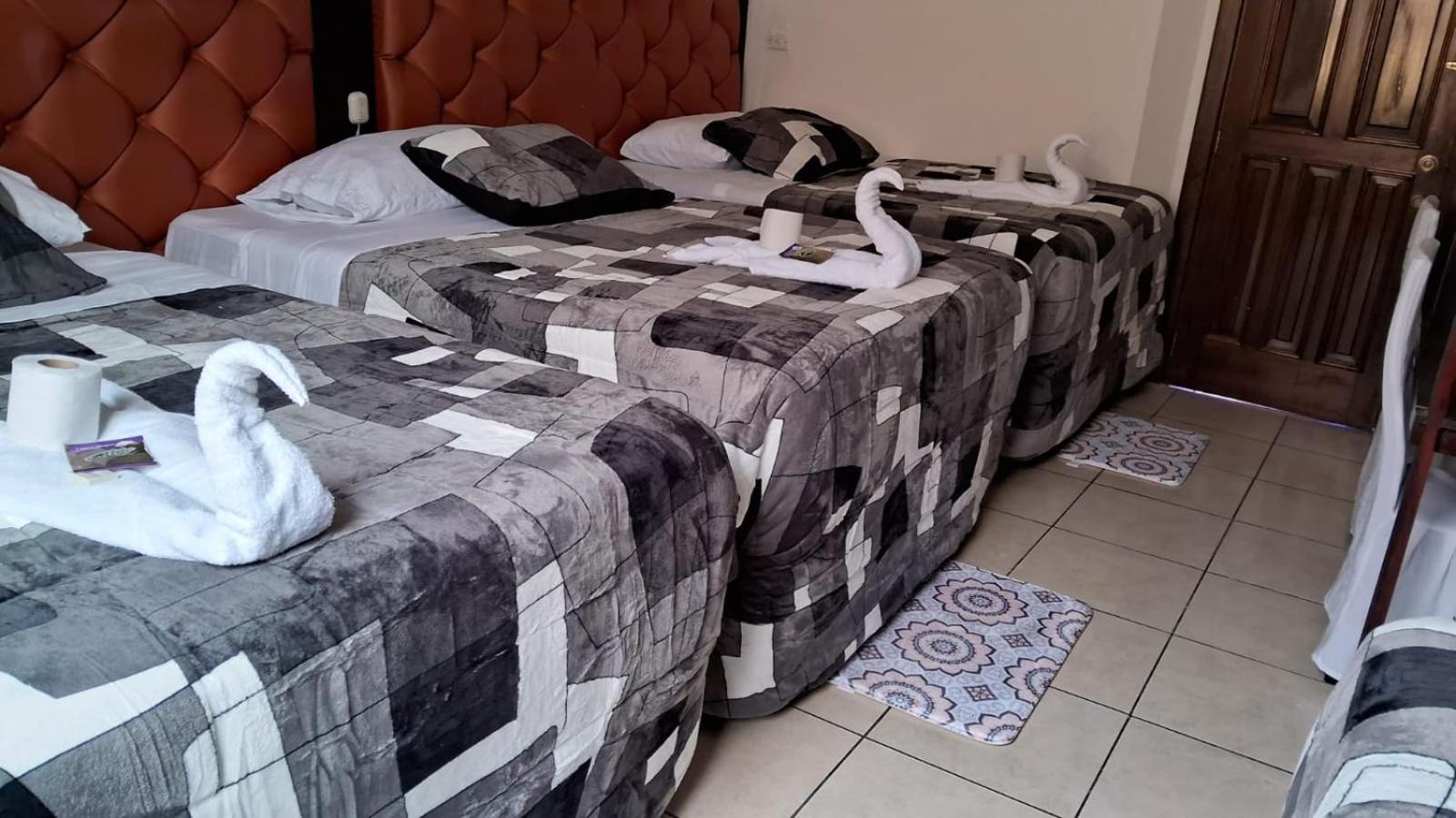 Hotel Kamelot Parque Central Quetzaltenango Dış mekan fotoğraf