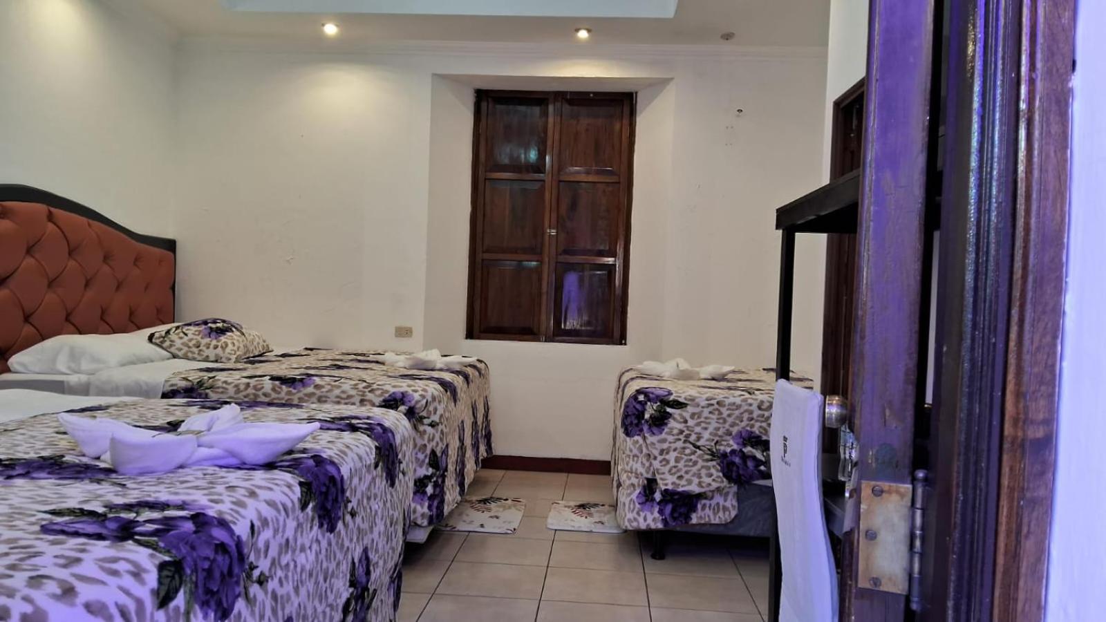 Hotel Kamelot Parque Central Quetzaltenango Dış mekan fotoğraf