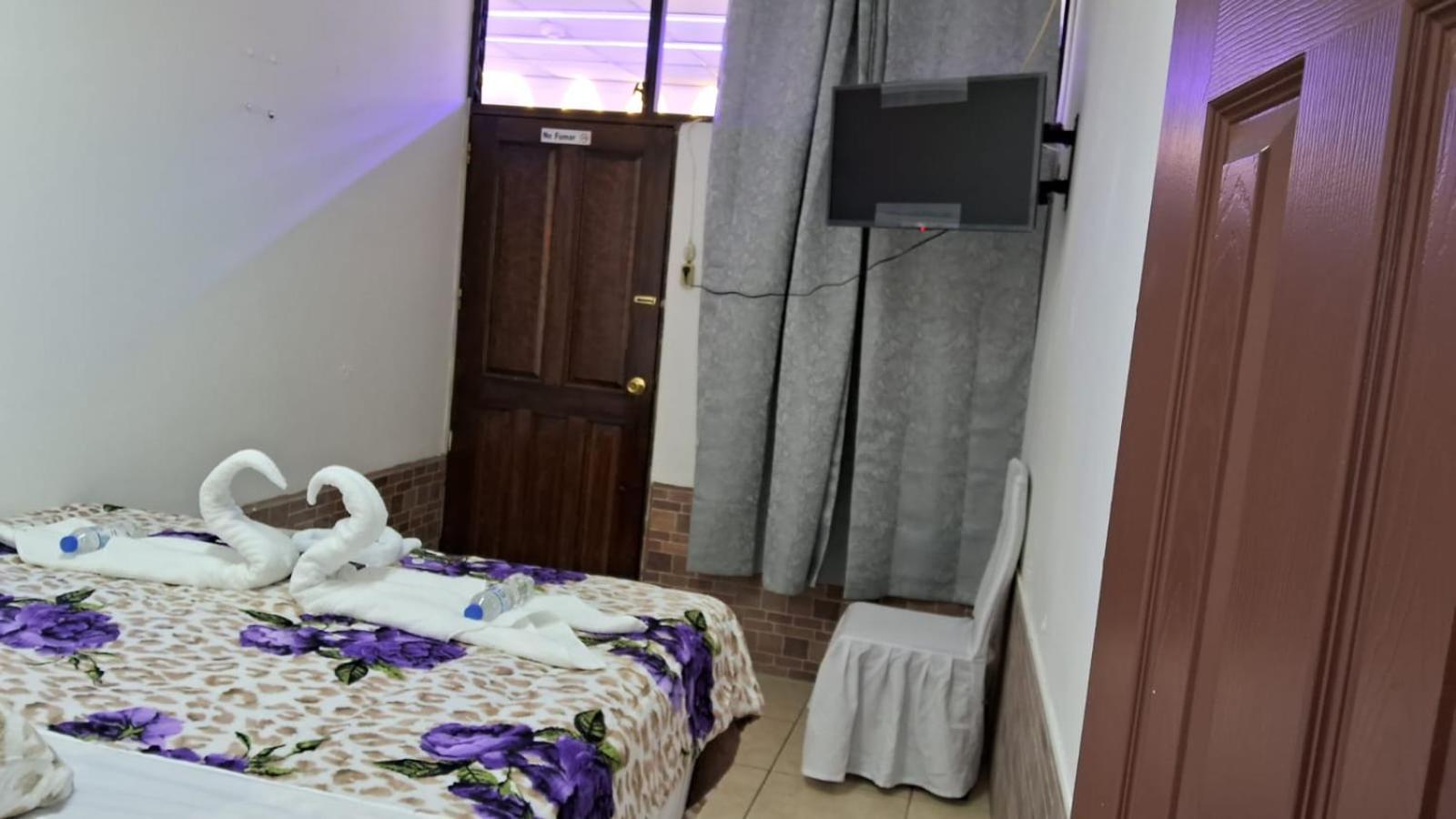 Hotel Kamelot Parque Central Quetzaltenango Dış mekan fotoğraf