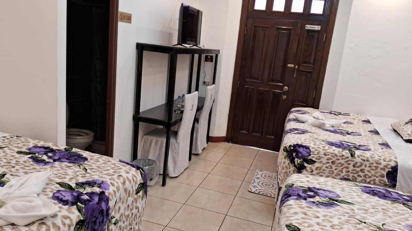 Hotel Kamelot Parque Central Quetzaltenango Dış mekan fotoğraf