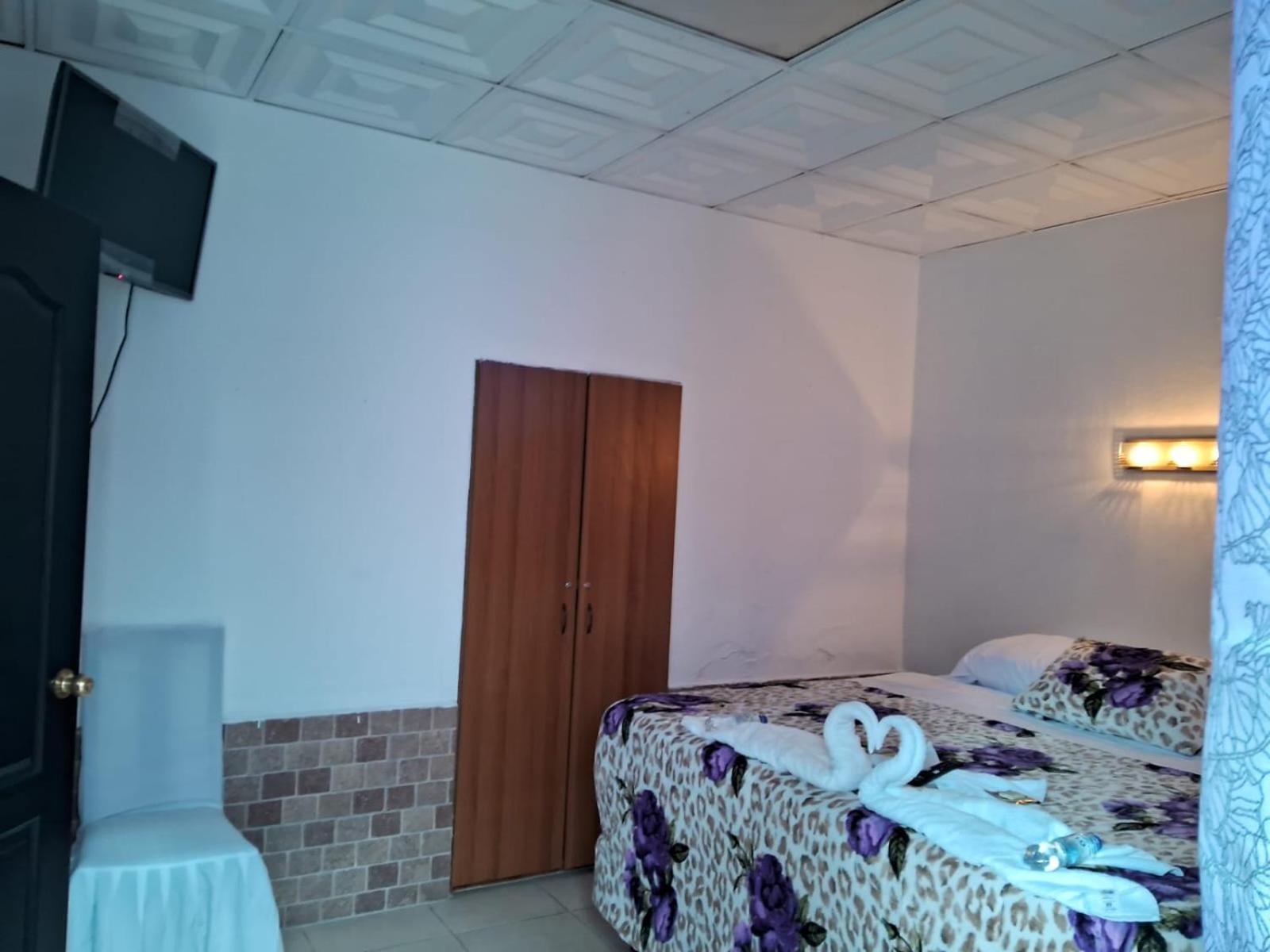 Hotel Kamelot Parque Central Quetzaltenango Dış mekan fotoğraf