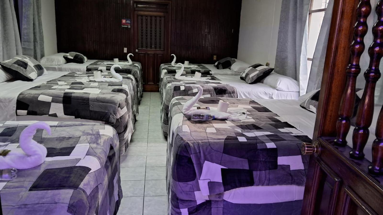 Hotel Kamelot Parque Central Quetzaltenango Dış mekan fotoğraf