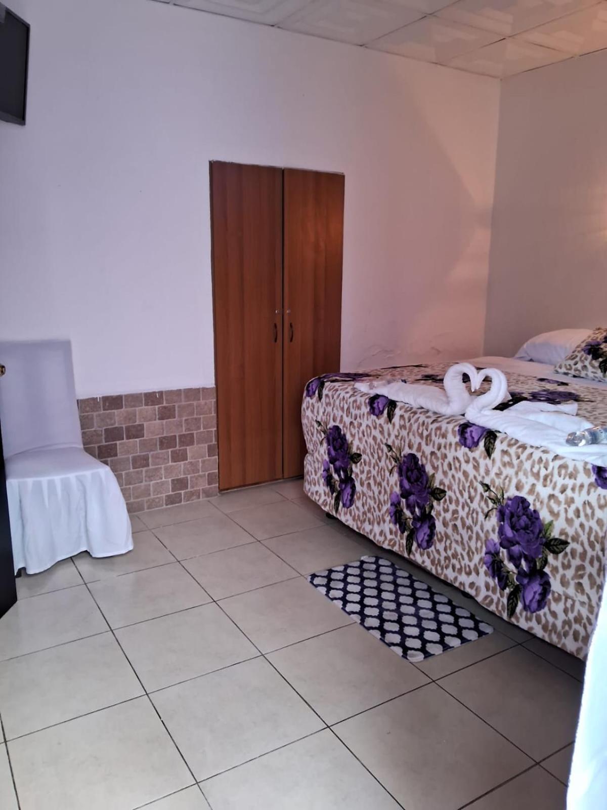 Hotel Kamelot Parque Central Quetzaltenango Dış mekan fotoğraf